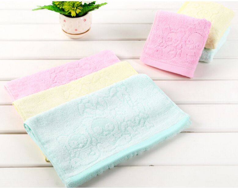 Dahlia – Katoenen Handdoek van Bamboevezel