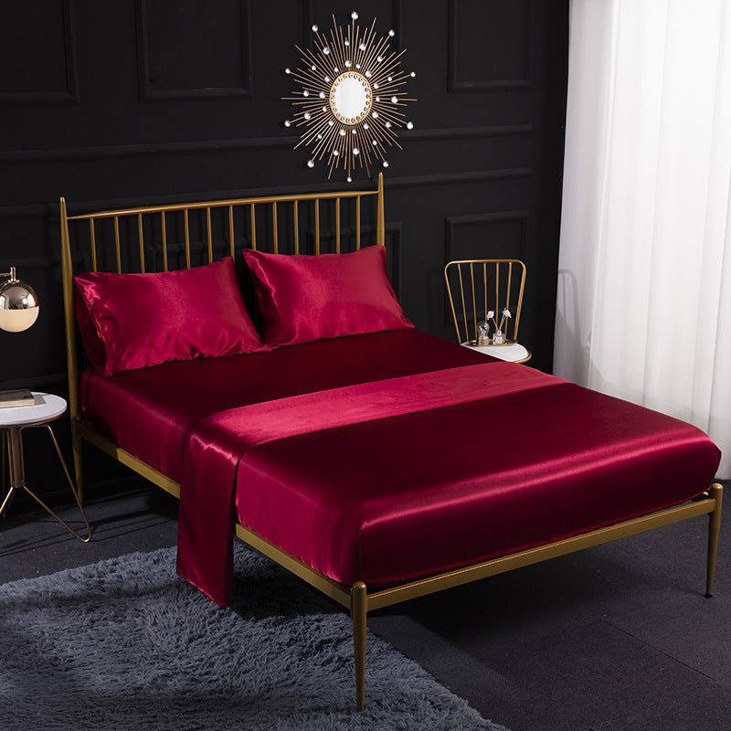 Selene – Luxe Zijde Bedlinnen Set van Vier Stukken