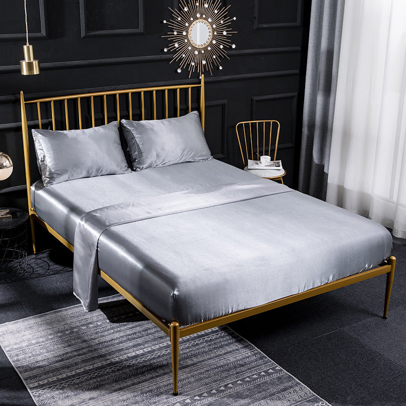 Selene – Luxe Zijde Bedlinnen Set van Vier Stukken