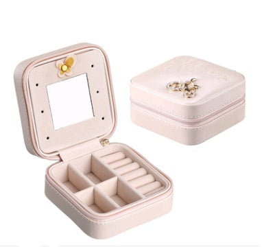 Theodosia – Creatieve Reiskoffer voor Sieraden