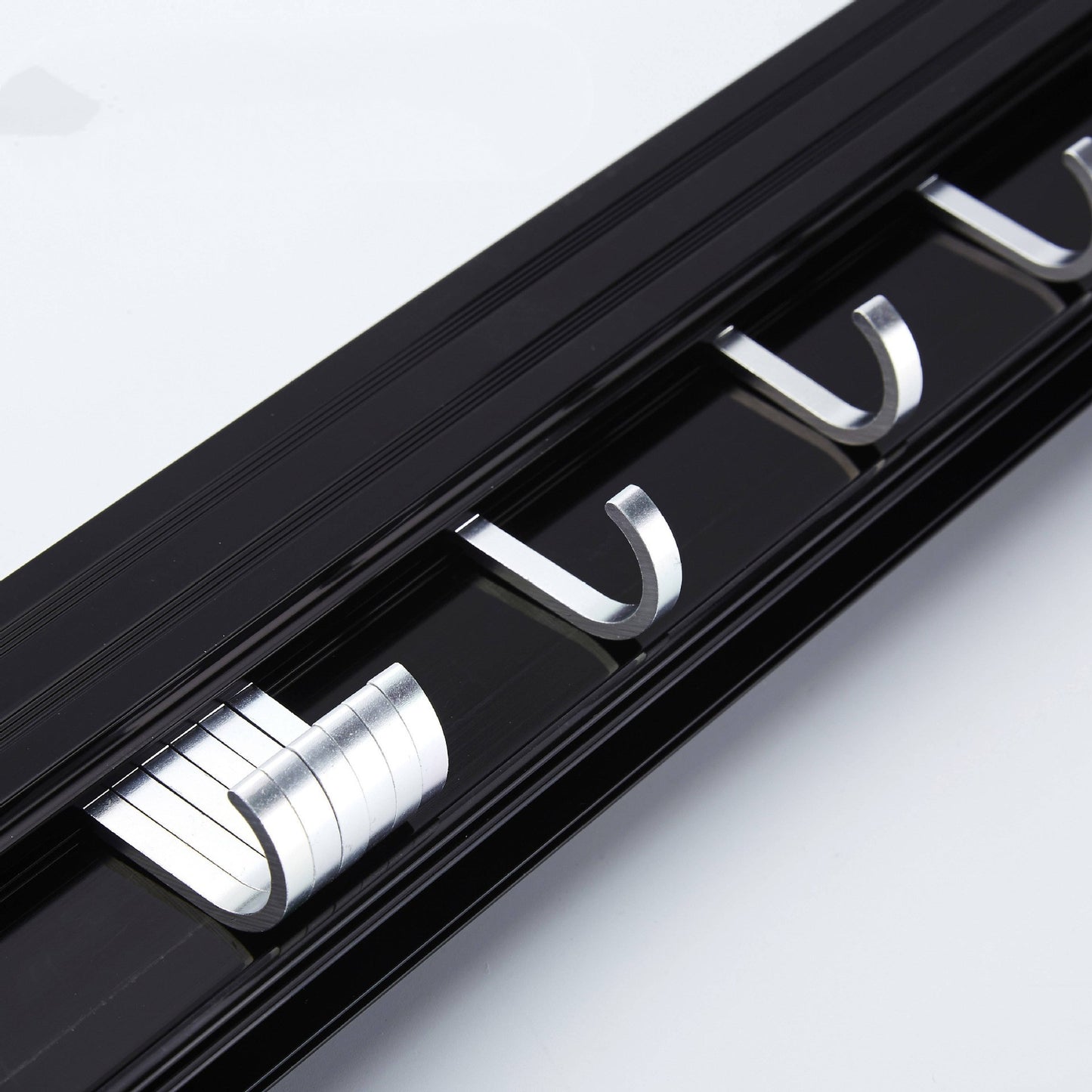 Lavinia – Keukenopslagrek van Ruimte Aluminium