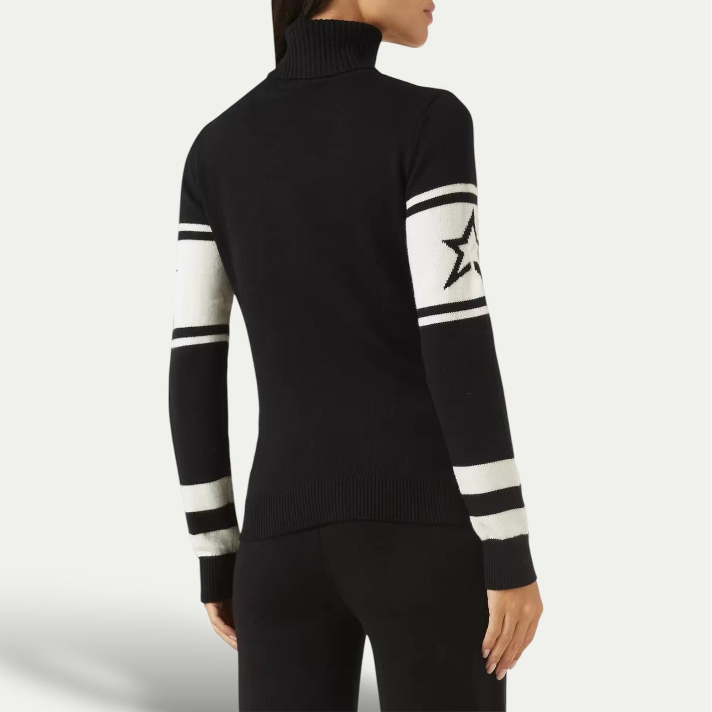 Women's Après Ski Turtleneck Sweater – Retro Winter Style for Cozy Lodge Evenings