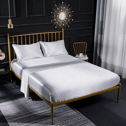 Selene – Luxe Zijde Bedlinnen Set van Vier Stukken