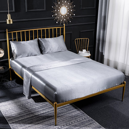 Selene – Luxe Zijde Bedlinnen Set van Vier Stukken