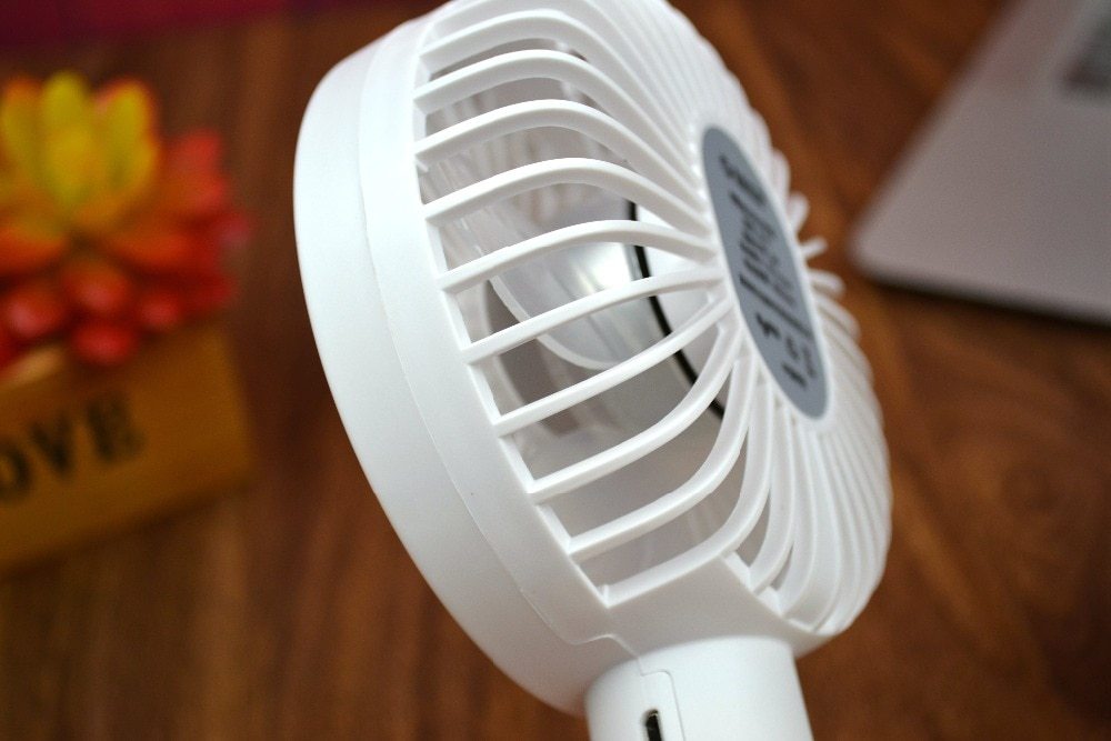 Zephyr – Draagbare USB Ventilator met Oplaadbare Batterij en Stil Ontwerp