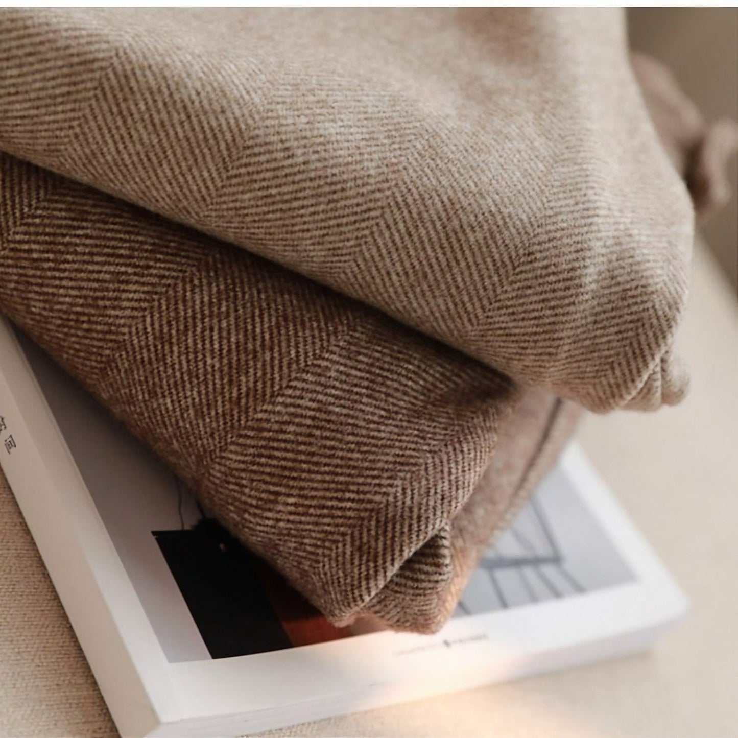 Women's Elegant Classic Straight-Leg Trousers for Work and Formal Occasions