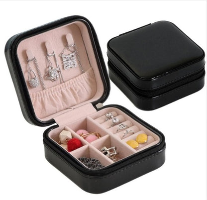 Theodosia – Creatieve Reiskoffer voor Sieraden