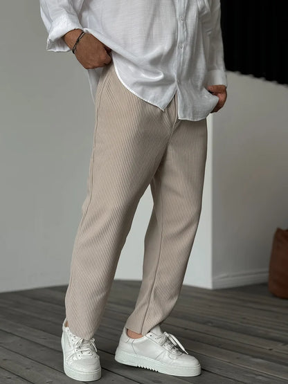 Men's Relaxed Fit Pleated Trousers for Everyday and Smart Casual Wear