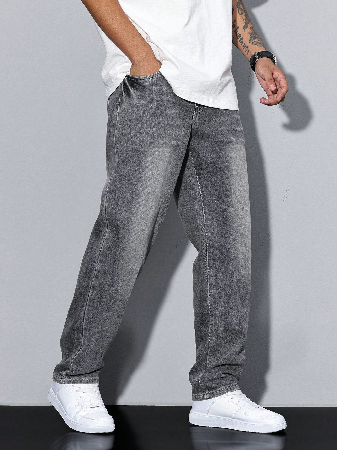 Men's Casual Loose Fit Straight Jeans Versatile Everyday Style