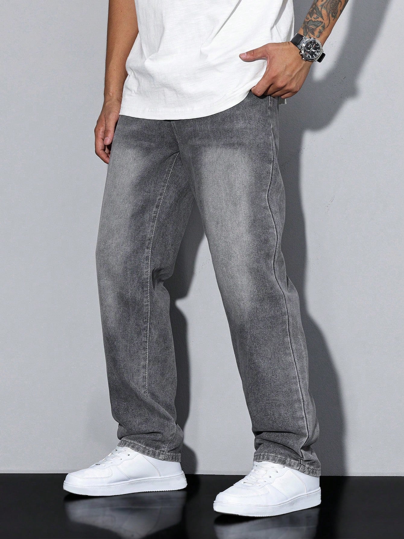 Men's Casual Loose Fit Straight Jeans Versatile Everyday Style