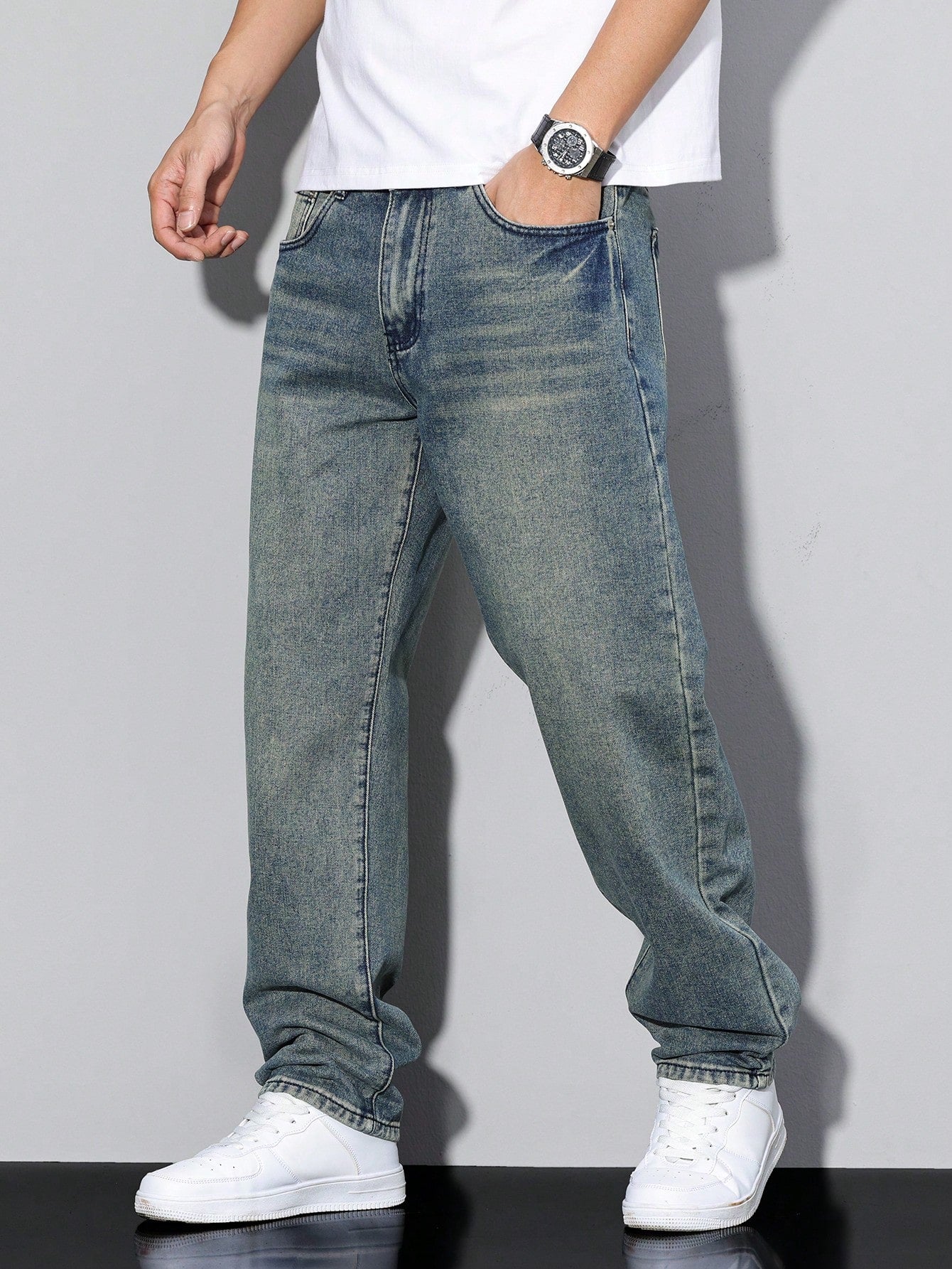 Men's Casual Loose Fit Straight Jeans Versatile Everyday Style