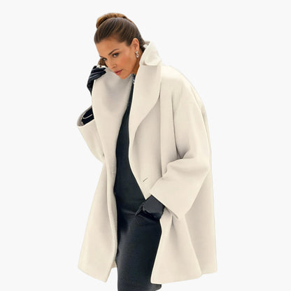 Women's Oversized Lapel Coat Modern Elegant Outerwear for Office and Everyday Wear