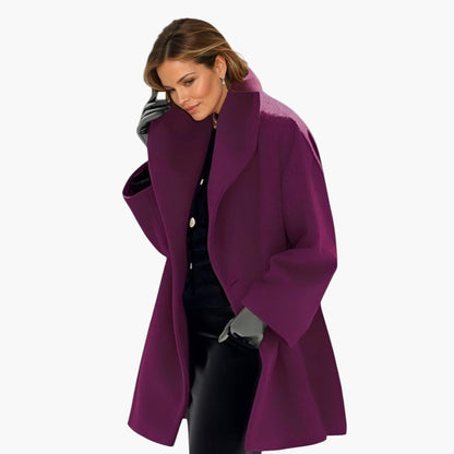 Women's Oversized Lapel Coat Modern Elegant Outerwear for Office and Everyday Wear